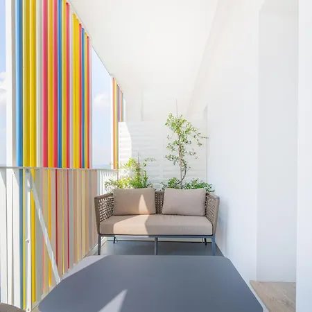 מלון With Swimming Pool In